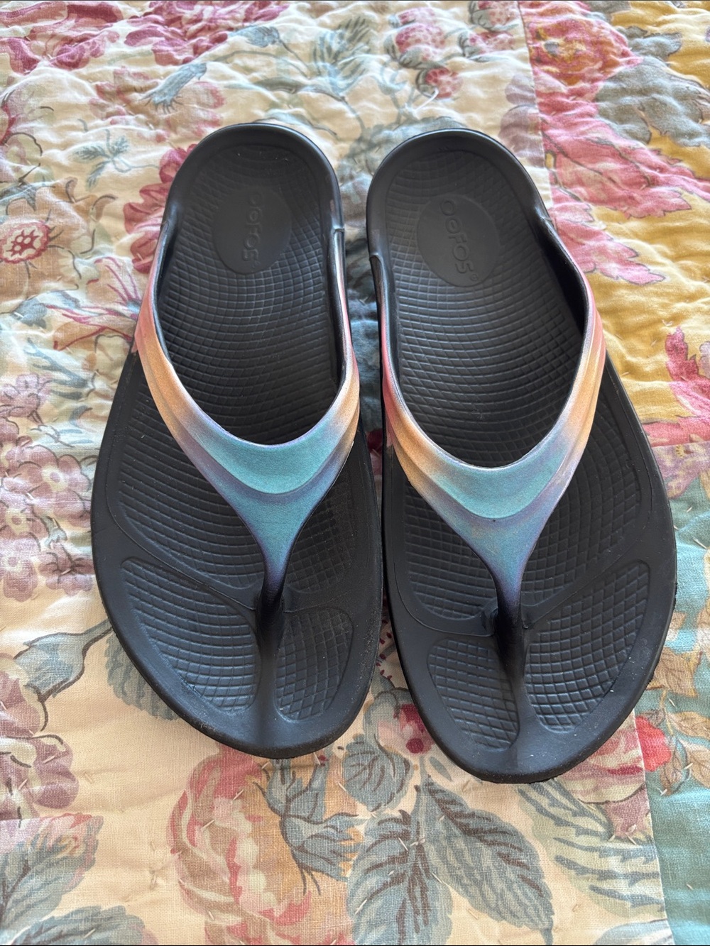 OOFOS Black Flip Sandals with Iridescent Blue and Pink Straps